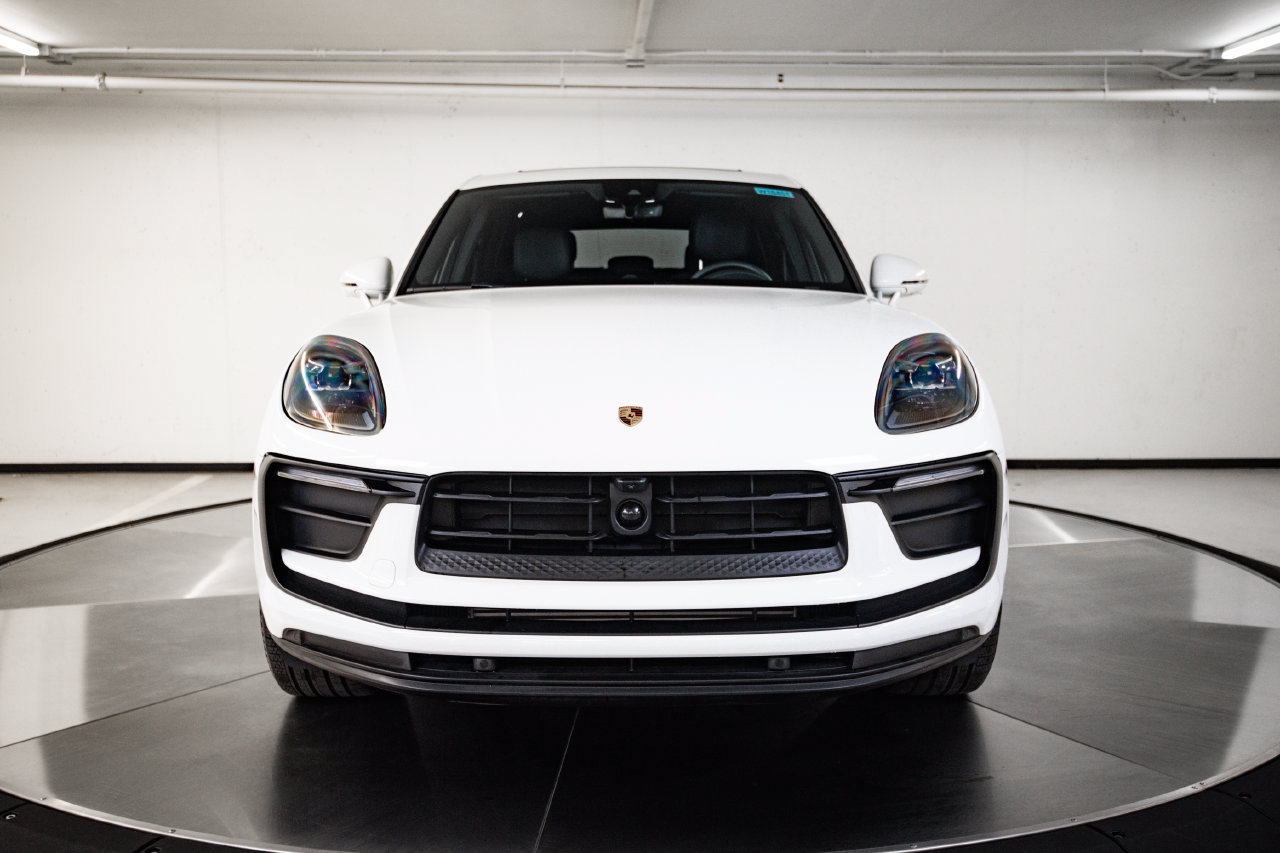 Certified 2026 Porsche Macan AWD/4WD image 10