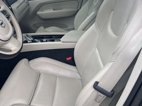 Used 2023 Volvo XC60 B5 Ultimate w/ Climate Package image 5