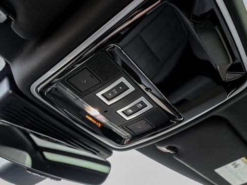 Used 2021 Land Rover Range Rover Velar R-Dynamic S image 25