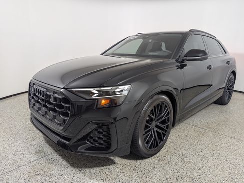 Certified 2026 Audi SQ8 Prestige AWD/4WD image 3