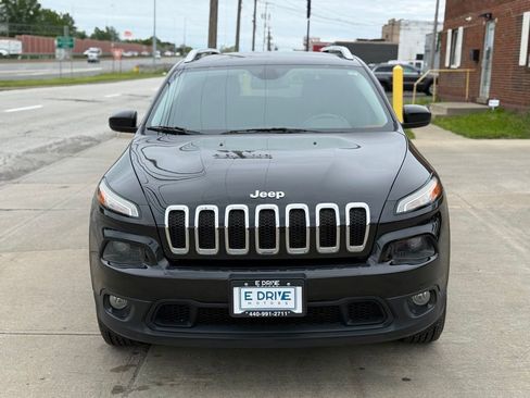 Used 2016 Jeep Cherokee Latitude w/ Cold Weather Group AWD/4WD image 5