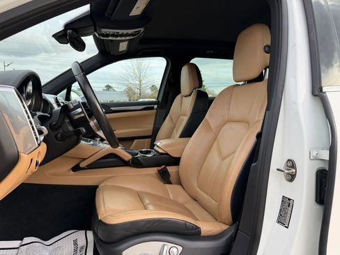 Used 2016 Porsche Cayenne Sport Utility 4D image 11