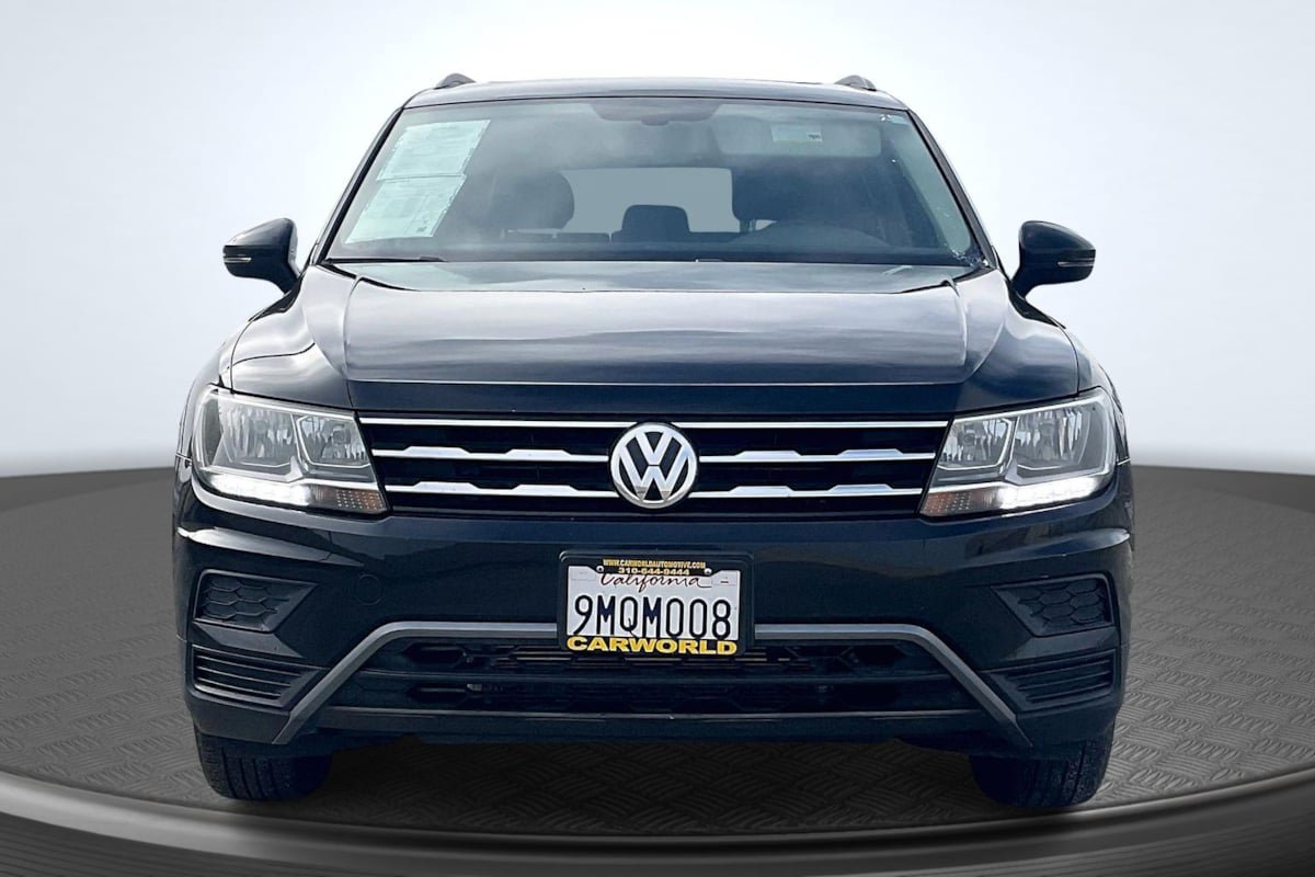 Used 2018 Volkswagen Tiguan SE w/ Panoramic Sunroof Package FWD image 3