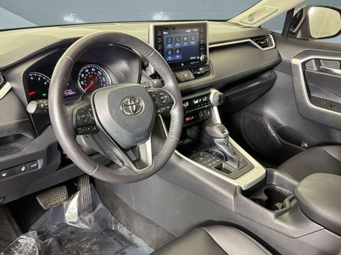 Used 2021 Toyota RAV4 XLE Premium AWD/4WD image 4