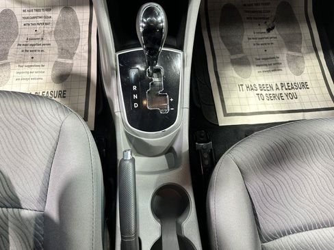 Used 2013 Hyundai Accent GLS w/ Premium Pkg FWD image 16