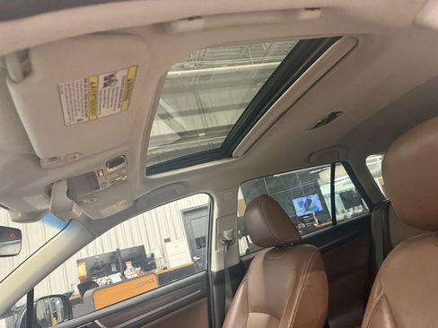 Used 2017 Subaru Outback 2.5i Touring image 8