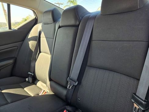 Used 2024 Nissan Altima 2.5 SV FWD image 11