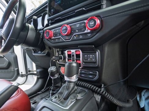 Used 2024 Jeep Wrangler Unlimited Rubicon 392 AWD/4WD image 31