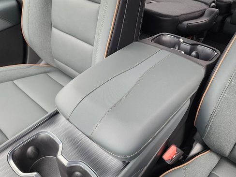 New 2026 GMC Acadia AT4 w/ Luxury Package AWD/4WD image 34