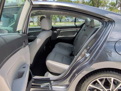 Used 2020 Hyundai Elantra Limited FWD image 15