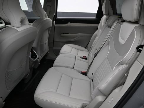 Used 2025 Volvo EX90 Ultra image 24