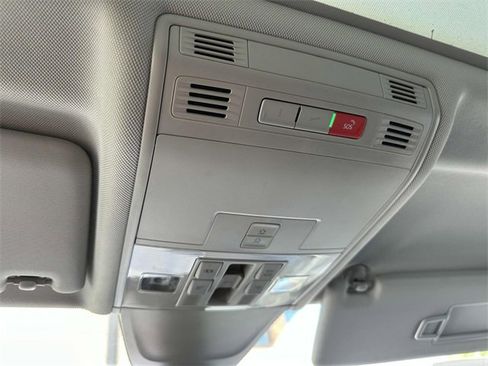 Certified 2022 Volkswagen Tiguan SE w/ Panoramic Sunroof Package image 20