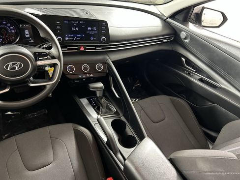 Used 2021 Hyundai Elantra SE image 23
