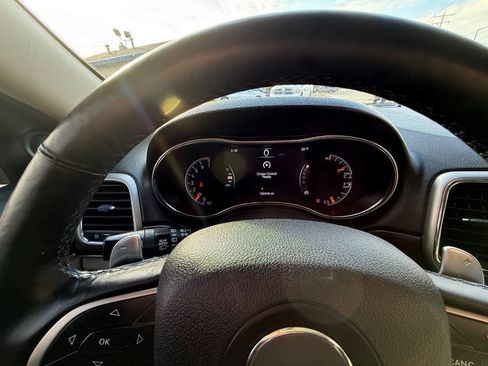 Used 2014 Jeep Grand Cherokee Limited w/ Trailer Tow Group IV image 21