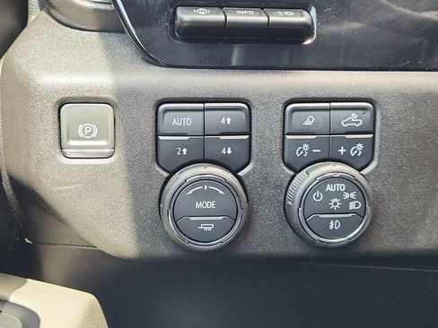 Used 2024 Chevrolet Silverado 2500 ZR2 w/ Technology Package AWD/4WD image 17