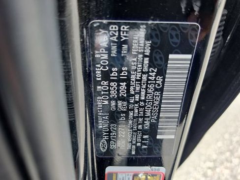 Used 2024 Hyundai Elantra SEL FWD image 30