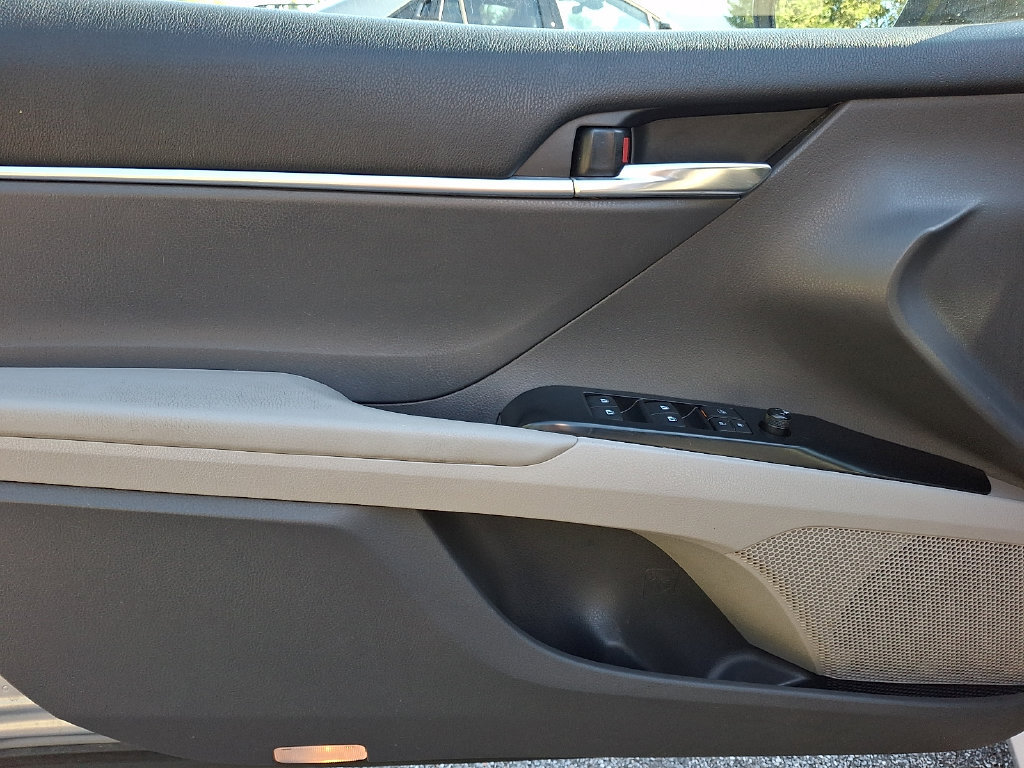 Used 2019 Toyota Camry LE w/ Convenience Package FWD image 12