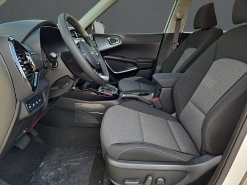 Used 2025 Kia Soul EX image 21