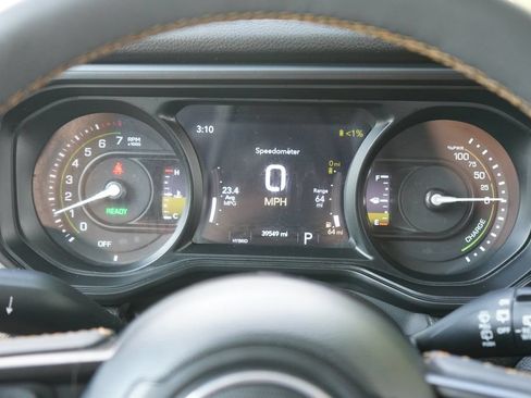 Used 2024 Jeep Wrangler Unlimited w/ Convenience Group AWD/4WD image 19