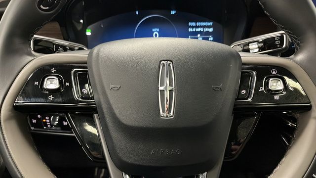 Used 2025 Lincoln Corsair Grand Touring AWD/4WD image 16