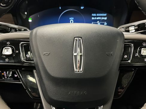 Used 2025 Lincoln Corsair Grand Touring AWD/4WD image 16