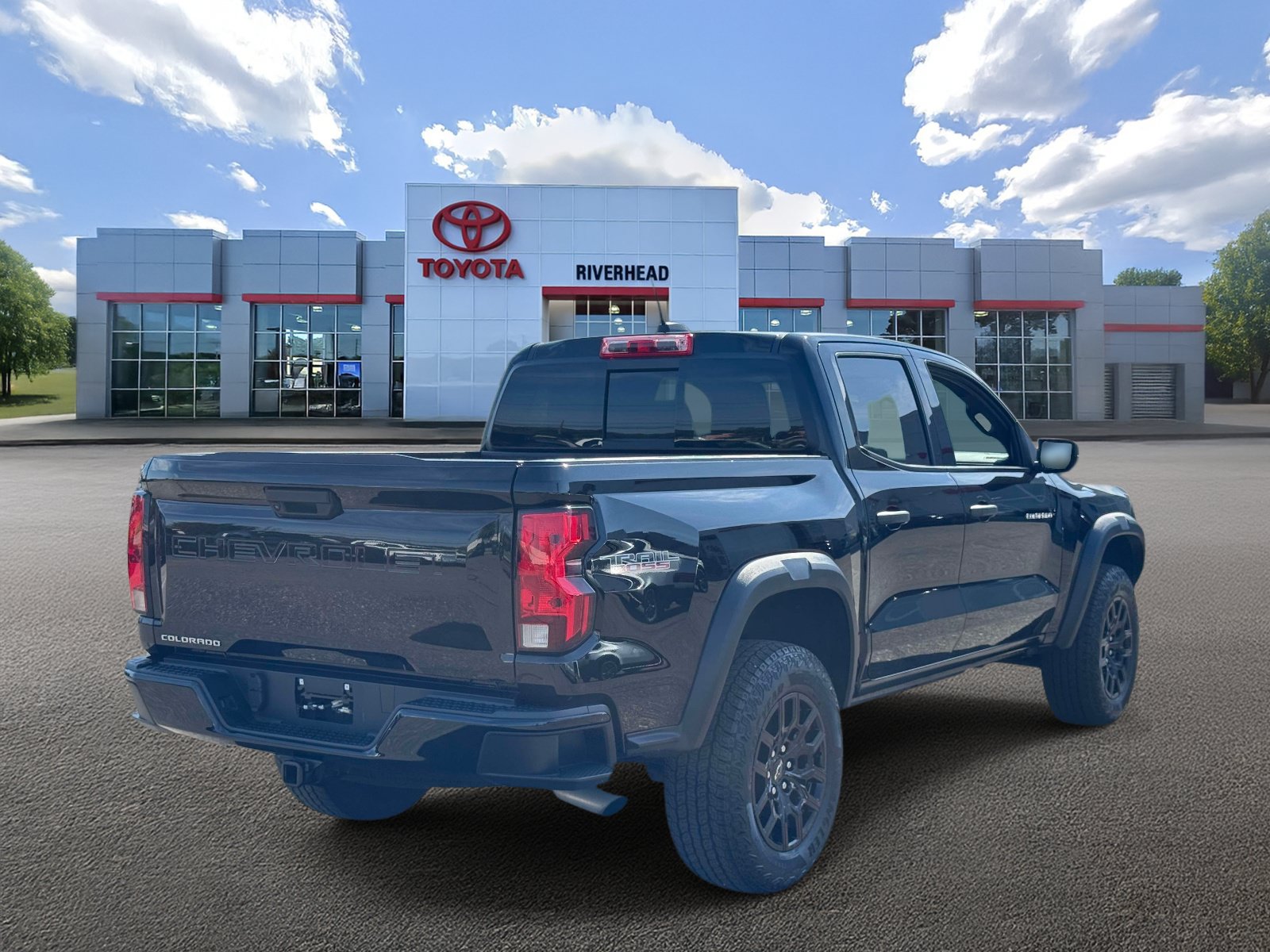 Used 2024 Chevrolet Colorado Trail Boss w/ Advanced Trailering Package AWD/4WD image 6