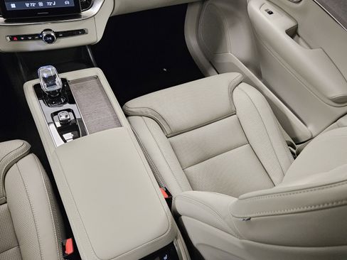 New 2026 Volvo XC90 B6 Ultra AWD/4WD image 17