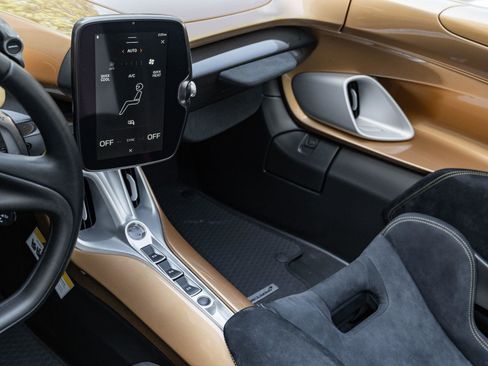 Used 2021 McLaren Elva image 26