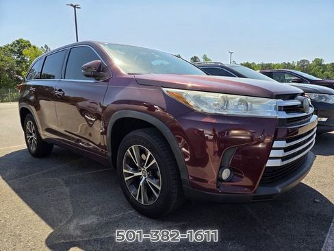 Used 2017 Toyota Highlander Plus FWD image 3
