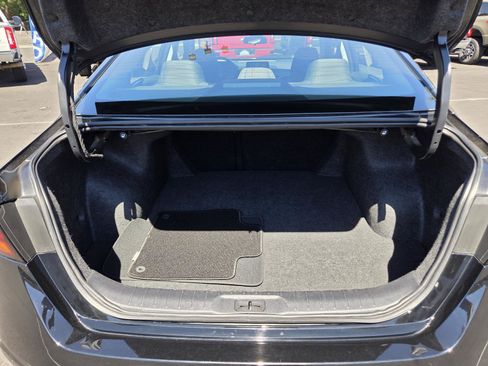Used 2025 Nissan Altima 2.5 SV FWD image 17