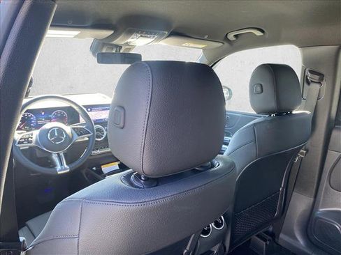 Used 2025 Mercedes-Benz GLB 250 image 18