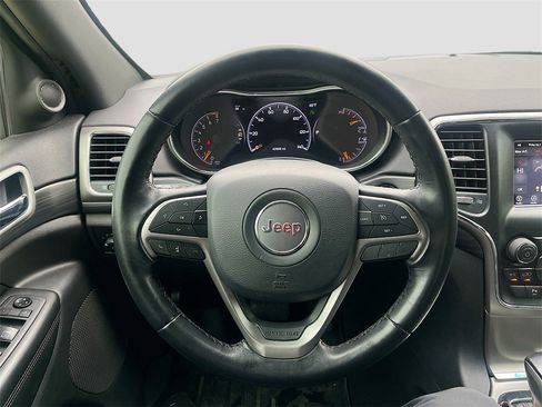 Used 2020 Jeep Grand Cherokee Laredo image 11