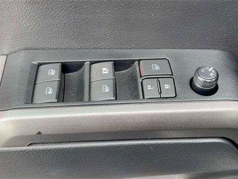 Certified 2022 Toyota Tacoma SR5 image 15