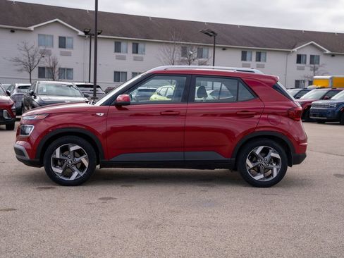 Certified 2022 Hyundai Venue SEL image 4