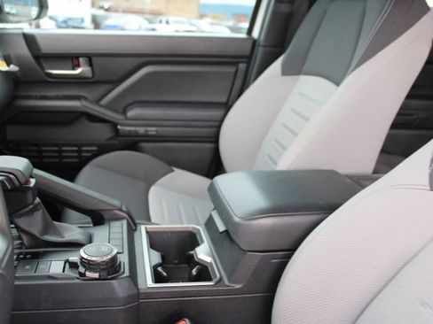 Used 2025 Toyota Tacoma TRD Sport image 40