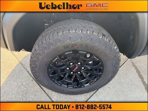 New 2026 GMC Canyon Elevation w/ Convenience Package image 13