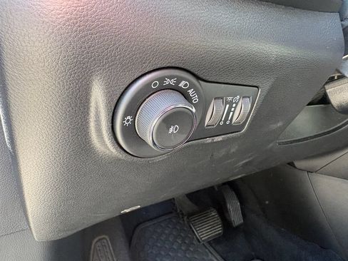 Used 2025 Jeep Compass Trailhawk AWD/4WD image 17