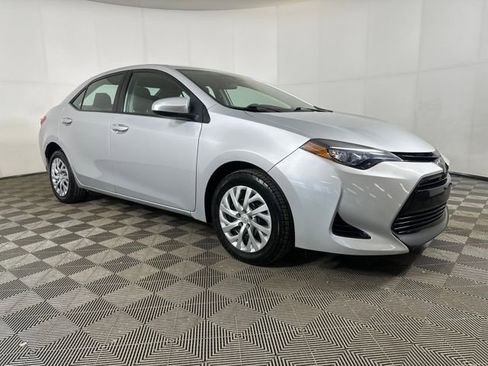 Used 2017 Toyota Corolla LE image 2