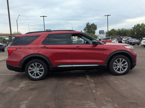Used 2020 Ford Explorer XLT w/ Equipment Group 202A image 6