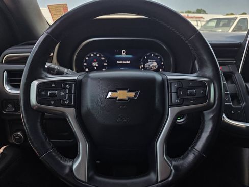 Used 2022 Chevrolet Suburban LT w/ Luxury Package RWD image 25