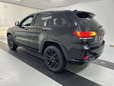 Used 2020 Jeep Grand Cherokee Altitude AWD/4WD image 7