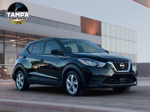 Used 2020 Nissan Kicks S image 3
