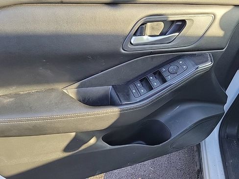 Used 2025 Nissan Rogue SV FWD image 8