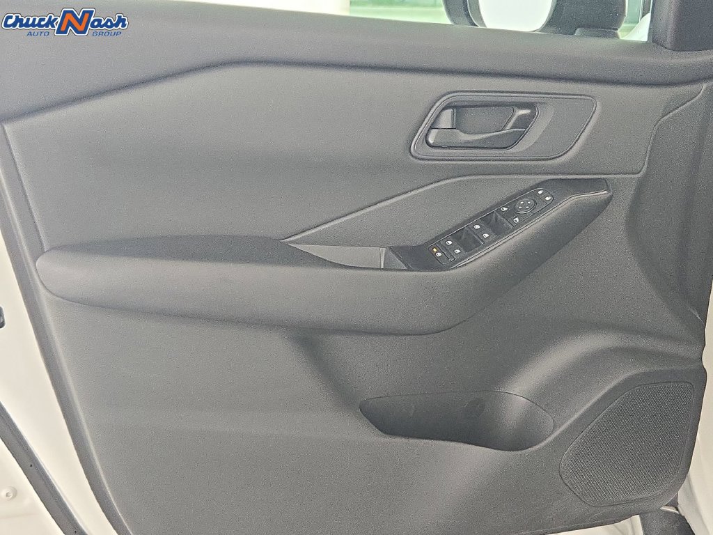 Used 2024 Nissan Rogue S FWD image 27
