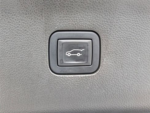 Used 2022 Buick Enclave Essence image 15