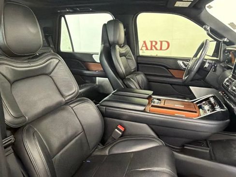 Used 2018 Lincoln Navigator Reserve w/ Technology Package AWD/4WD image 16