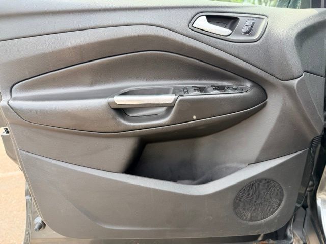 Used 2017 Ford Escape SE FWD image 18