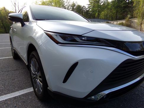 Used 2022 Toyota Venza Limited w/ Advanced Technology Package image 4