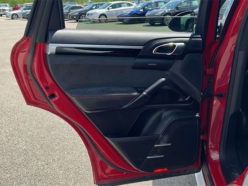 Used 2016 Porsche Cayenne GTS image 35