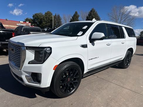 Used 2022 GMC Yukon XL Denali image 2